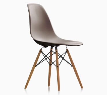 Eames plastic side chair